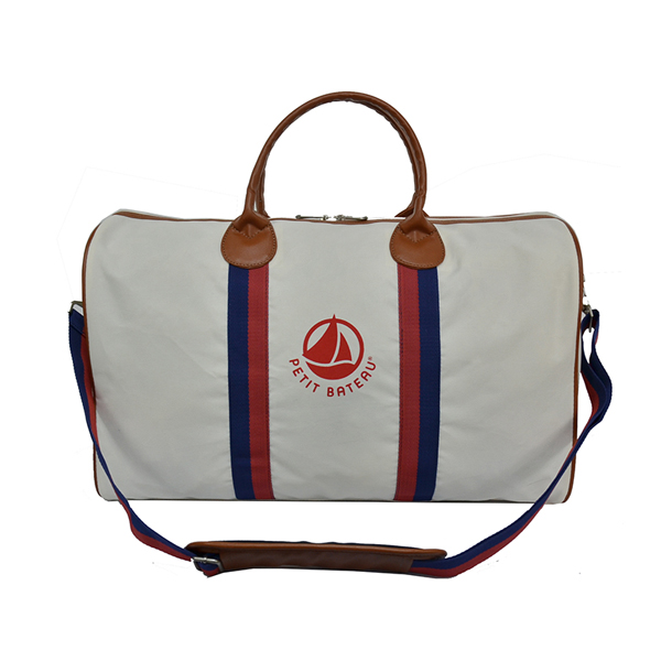 Polyester sports bag with inside zipper pocket and adjustable strap