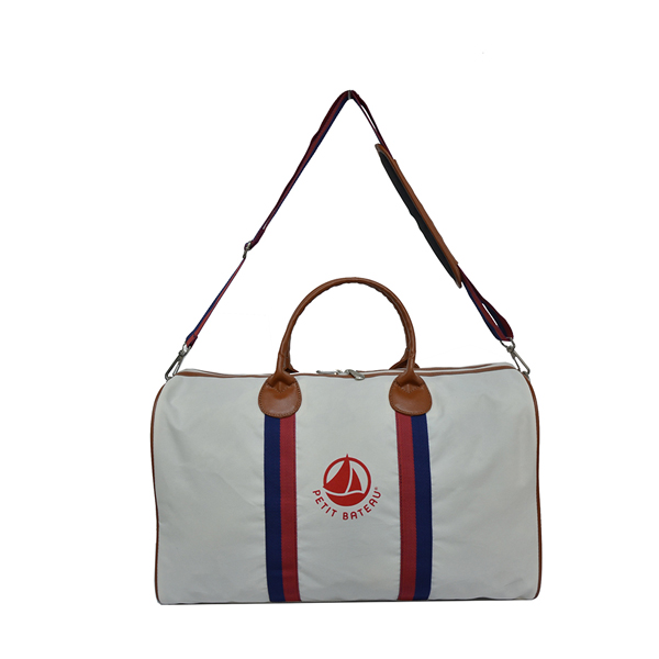 Polyester sports bag with inside zipper pocket and adjustable strap